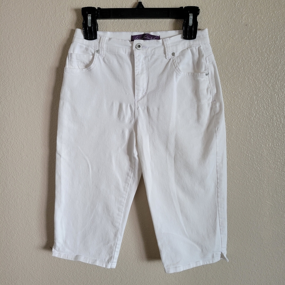 Gloria Vanderbilt Amanda Skimmer White Capris Size 4
